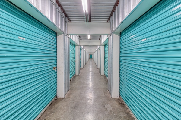 Facility photo: //images.sparefoot.com/medium/22207569e0815013e97.jpg