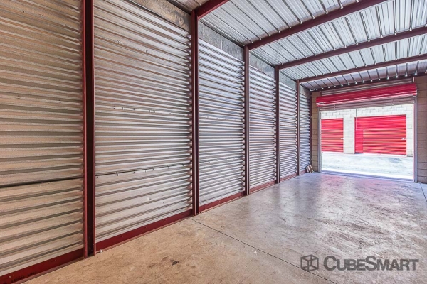 Facility photo: //images.sparefoot.com/medium/22207768905256c5042.jpg