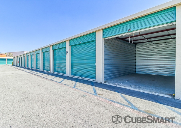 Storage Units at CubeSmart Self Storage - CA Fontana Baseline Ave - 14337 Baseline Avenue