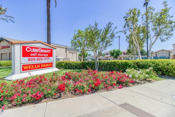Storage Units at CubeSmart Self Storage - CA Fontana Baseline Ave - 14337 Baseline Avenue