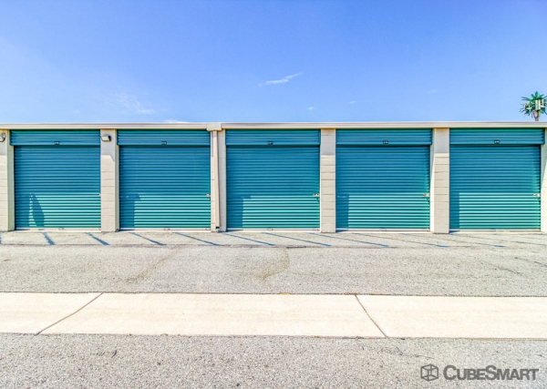Storage Units at CubeSmart Self Storage - CA Fontana Baseline Ave - 14337 Baseline Avenue