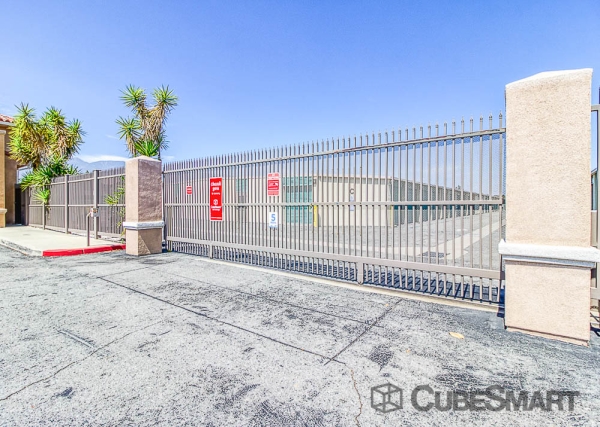 Facility photo: //images.sparefoot.com/medium/2220796883262ba8a85.jpg