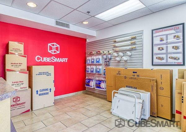 Facility photo: //images.sparefoot.com/medium/222080688c5f52c28b0.jpg