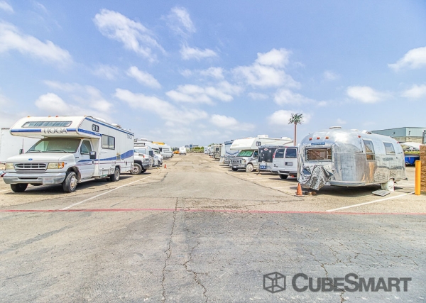 Facility photo: //images.sparefoot.com/medium/22208169f6eca101da4.jpg