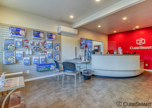 Facility photo: //images.sparefoot.com/medium/222082698449952a681.jpg