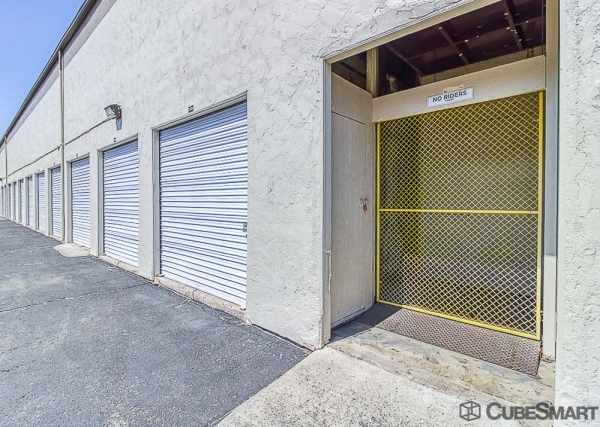 Facility photo: //images.sparefoot.com/medium/222082698d8400eb429.jpg