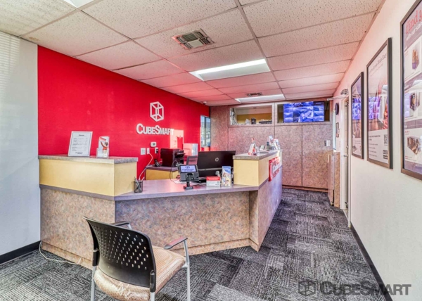 Facility photo: //images.sparefoot.com/medium/222083688c6018c2182.jpg