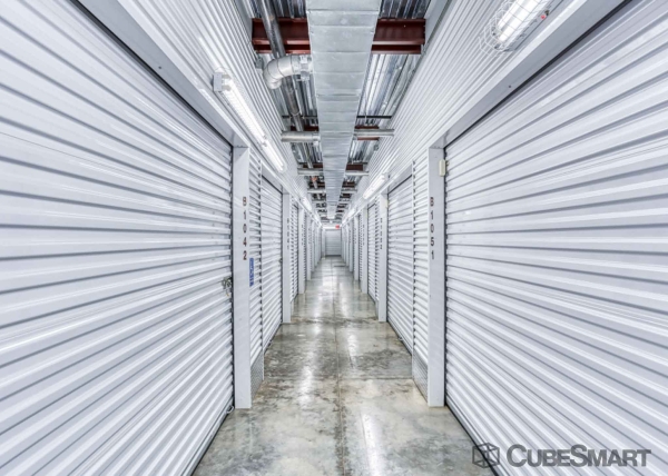 Facility photo: //images.sparefoot.com/medium/22210468835a9e6e17c.jpg