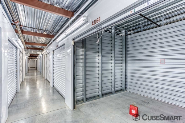 Storage Units at CubeSmart Self Storage - TX Sugar Land Hwy 6 - 4153 Highway 6