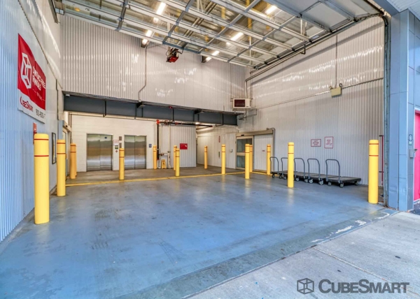 Facility photo: //images.sparefoot.com/medium/222122688b1e651192f.jpg