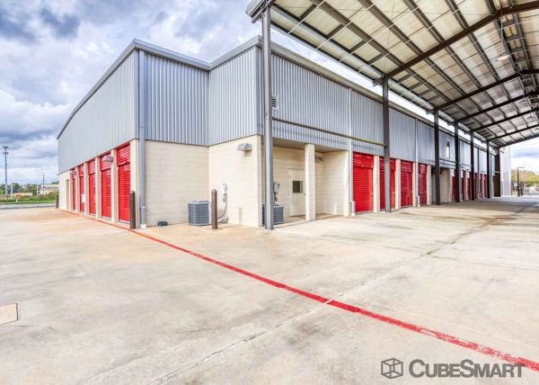 Facility photo: //images.sparefoot.com/medium/222123688357c5b3f68.jpg