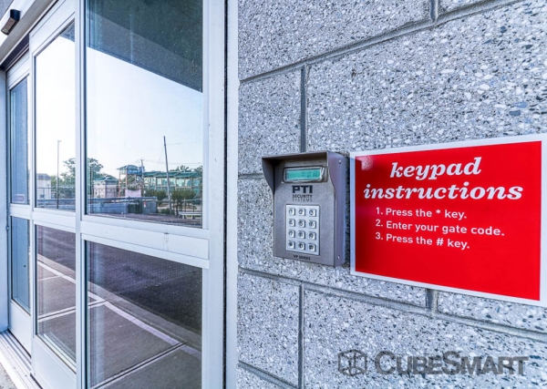 Facility photo: //images.sparefoot.com/medium/2221346881f5b582d51.jpg