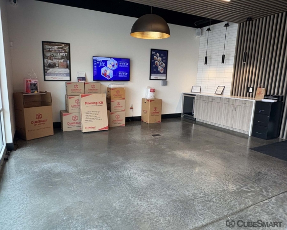 Facility photo: //images.sparefoot.com/medium/222134688b2d45bb7ba.jpg