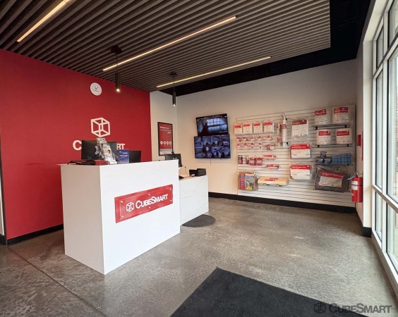 Facility photo: //images.sparefoot.com/medium/22213469df53264a35a.jpg