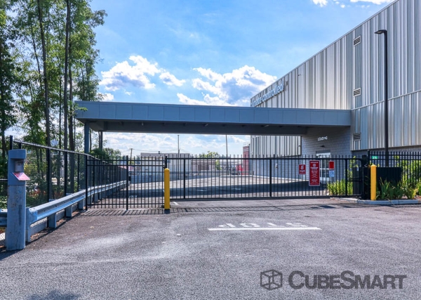 Facility photo: //images.sparefoot.com/medium/22213469fc552da0679.jpg