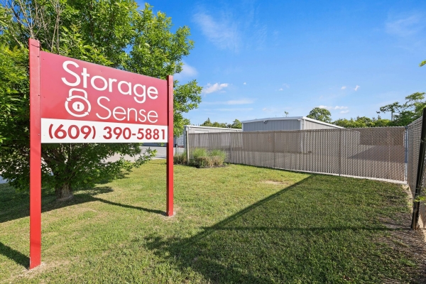 Facility photo: //images.sparefoot.com/medium/2221516887b9c073d4b.jpg