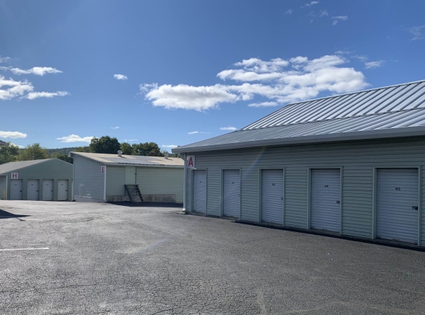 Facility photo: //images.sparefoot.com/medium/22215568b0b8cec7786.jpg