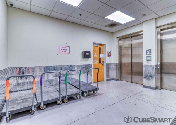 Facility photo: //images.sparefoot.com/medium/222178688c71f832bb8.jpg