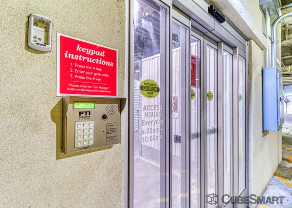 Facility photo: //images.sparefoot.com/medium/2221786971ebc40ade3.jpg