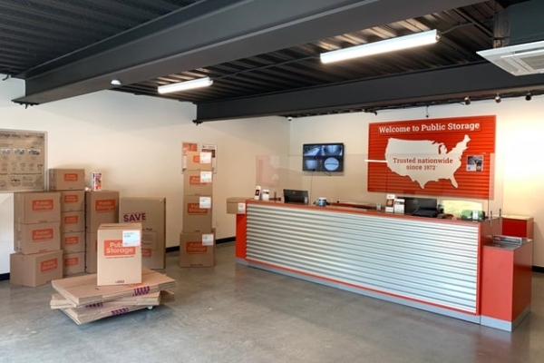 Facility photo: //images.sparefoot.com/medium/2221796877a4d58644f.jpg