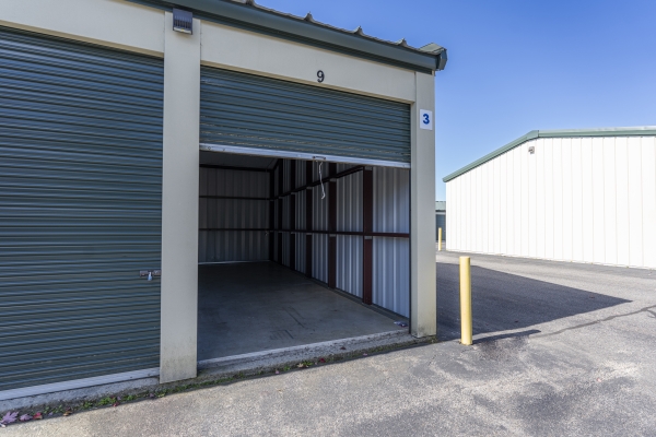 Facility photo: //images.sparefoot.com/medium/222225671165c51077f.jpg