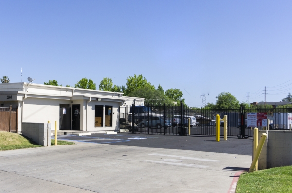 Storage Units at Devon Self Storage - 9148 - Stable - 2080 Hallmark Drive