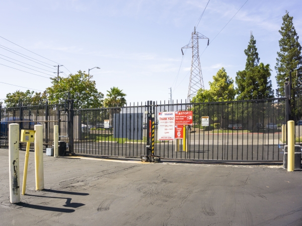 Storage Units at Devon Self Storage - 9148 - Stable - 2080 Hallmark Drive