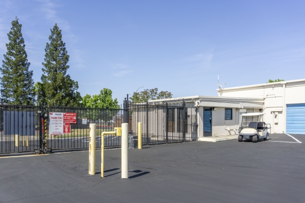 Storage Units at Devon Self Storage - 9148 - Stable - 2080 Hallmark Drive