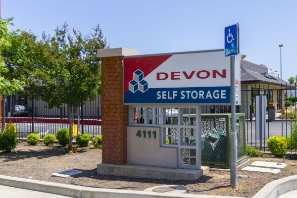 Facility photo: //images.sparefoot.com/medium/222229672d2cb15d4fa.jpg