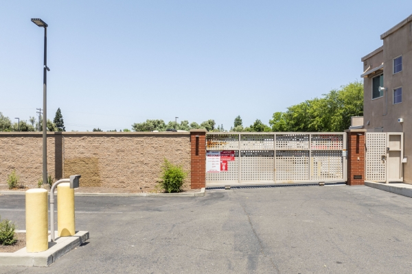Facility photo: //images.sparefoot.com/medium/222229672d2cd10fcc1.jpg