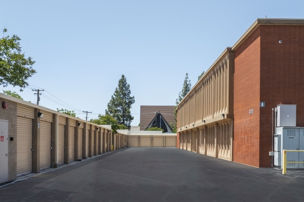 Facility photo: //images.sparefoot.com/medium/222229672d2cd291d5e.jpg