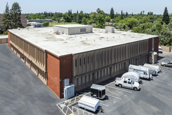 Facility photo: //images.sparefoot.com/medium/222229672d2cd475aaa.jpg