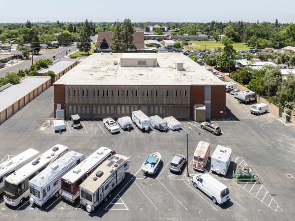 Facility photo: //images.sparefoot.com/medium/222229672d2ce98a50c.jpg