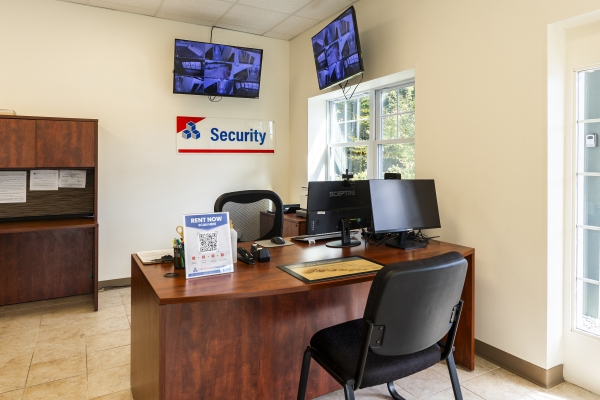 Facility photo: //images.sparefoot.com/medium/2222306711665ce932f.jpg