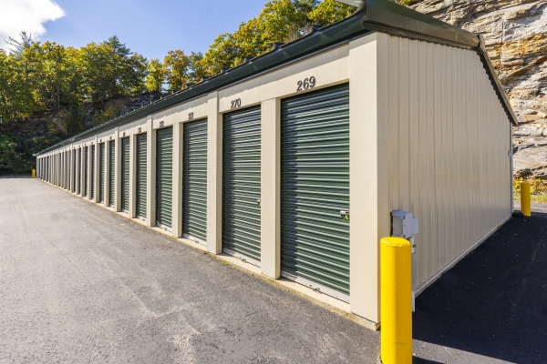 Facility photo: //images.sparefoot.com/medium/22223067116686242ce.jpg