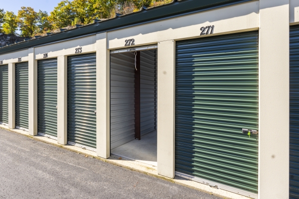 Facility photo: //images.sparefoot.com/medium/222230671166dcef89c.jpg