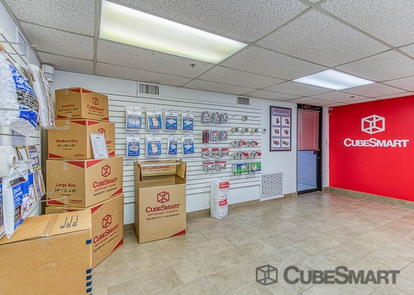 Facility photo: //images.sparefoot.com/medium/22223168944814afacd.jpg