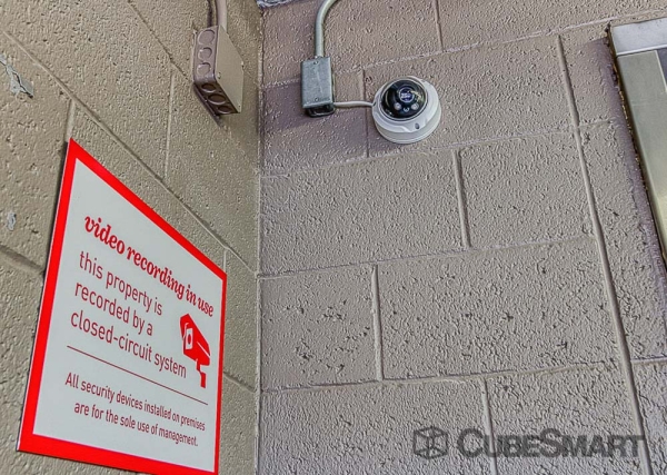Facility photo: //images.sparefoot.com/medium/2222316a1931feb7489.jpg