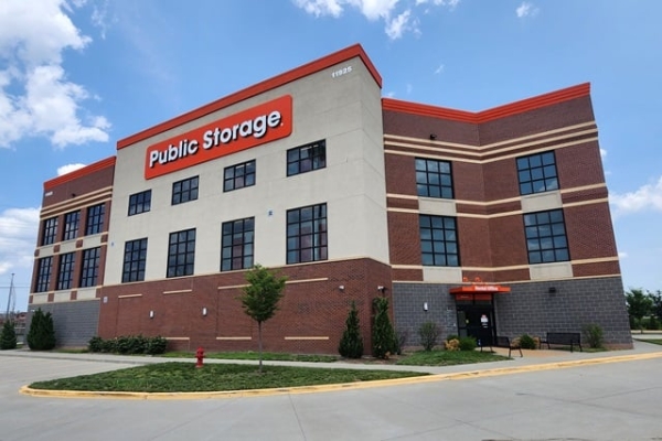 Facility photo: //images.sparefoot.com/medium/222236688cbd7a3dde8.jpg