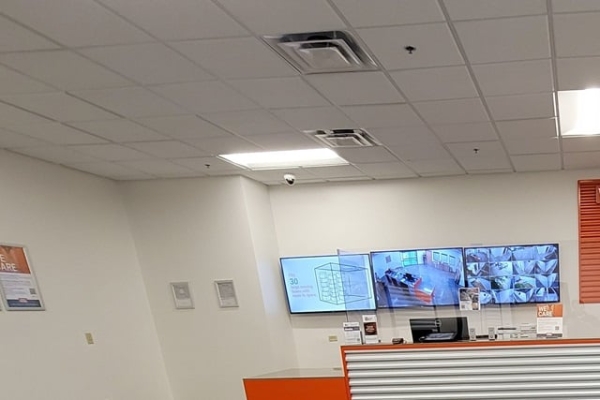 Facility photo: //images.sparefoot.com/medium/222236688cbd7dd588c.jpg