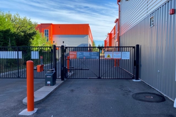 Facility photo: //images.sparefoot.com/medium/222237687f9274525d9.jpg