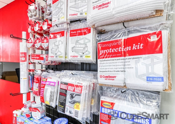 Facility photo: //images.sparefoot.com/medium/2222396971d768416d9.jpg