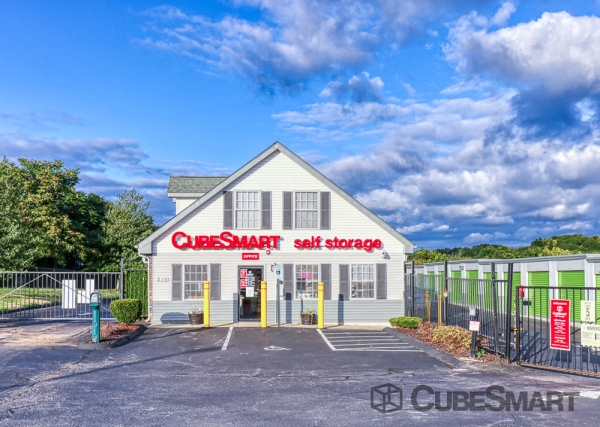 Facility photo: //images.sparefoot.com/medium/222239698ae197961a7.jpg