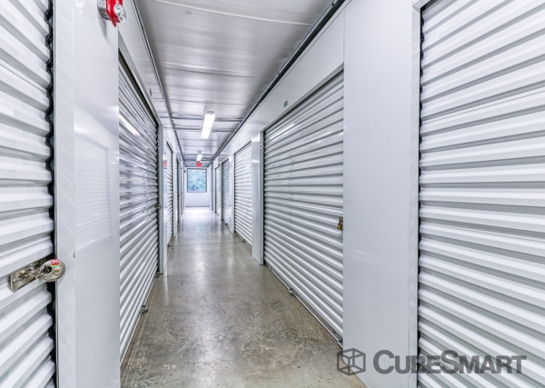 Facility photo: //images.sparefoot.com/medium/2222396a1939bf80674.jpg