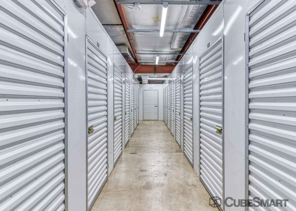 Facility photo: //images.sparefoot.com/medium/22224068945e8b46039.jpg