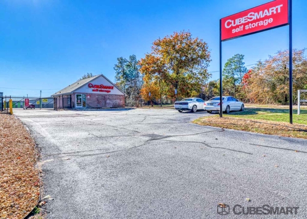 Facility photo: //images.sparefoot.com/medium/22224167f8c15d92e23.jpg