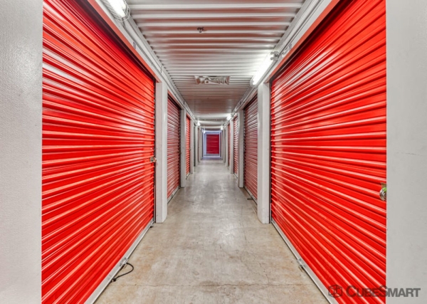 Facility photo: //images.sparefoot.com/medium/222315686f8b7f5479a.jpg