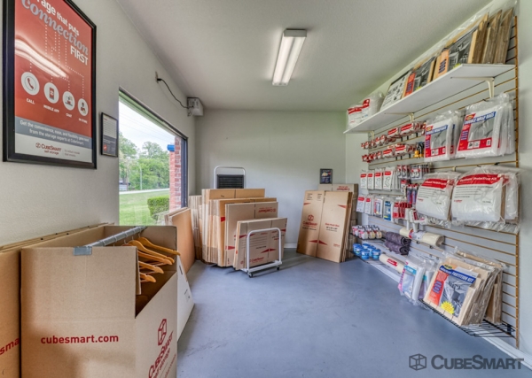 Facility photo: //images.sparefoot.com/medium/22231569f5bf2096e30.jpg