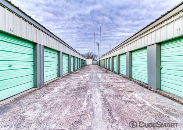 Facility photo: //images.sparefoot.com/medium/222316688b37c656dec.jpg