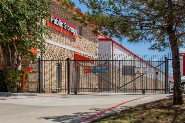 Facility photo: //images.sparefoot.com/medium/222318687ceb6d43338.jpg